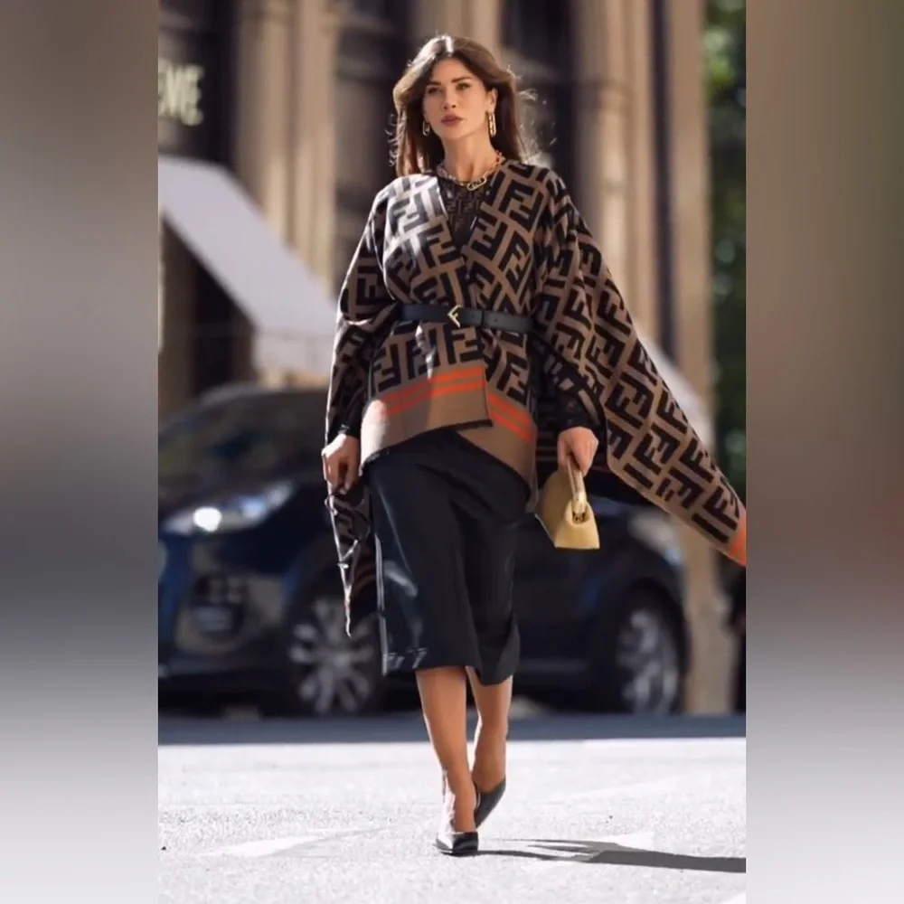 NEW FALL 26’ FENDI Roma 🤍 w/ Tags Reversible Shawl Brushed Poncho Scarf Wrap - Picture 6 of 17